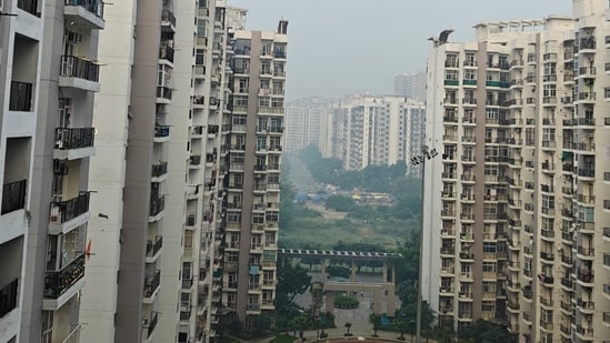 At 10 am, two monitoring stations in Delhi recorded AQI in the severe category on Monday, as per CPCB data. (HT.com)
