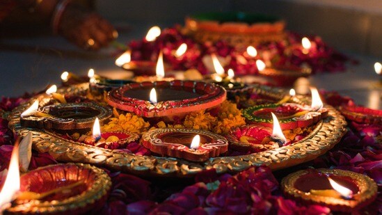 Salaried employees get festival bonus on Diwali. Self-employed persons also get additional income through sales & commissions as spending increases during this festival period (Pexel)