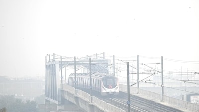 A pink line Delhi metro train passes through thick smog on Tuesday morning (Photo by Sanchit Khanna, HT) A pink line Delhi metro train passes through thick smog on Tuesday morning (Photo by Sanchit Khanna, HT)