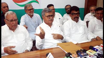 Congress MLA from Rohtak BB Batra addressing a press conference in Rohtak on Tuesday. (Manoj Dhaka/HindustanTimes)