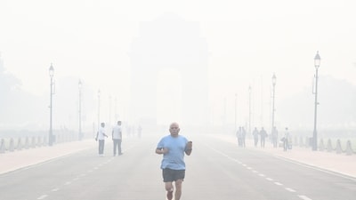 A man Jogs amidst heavy smog at Kartavya Path, in New Delhi on Tuesday. (ANI) A man Jogs amidst heavy smog at Kartavya Path, in New Delhi on Tuesday. (ANI)