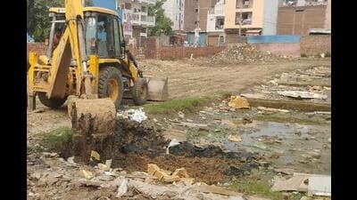 Devotees said debris and stagnant water have made ghats unfit for rituals; MCG says cleaning will be completed before October 25. (HT Photo) Devotees said debris and stagnant water have made ghats unfit for rituals; MCG says cleaning will be completed before October 25. (HT Photo)