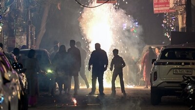 New Delhi: A view of seen bursting crackers on the Diwali Festival at Pandav Nagar area in New Delhi, India, on Monday, October 20, 2025.  (Photo by RAJ K RAJ / Hindustan Times) (Representative image/RAJ K RAJ-Hindustan Times)