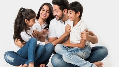 <p>లవ్ లైఫ్: నెంబరు 9 ఉన్న వ్యక్తులు ప్రేమ జీవితంలో చాలా నమ్మకంగా, అంకితభావంతో ఉంటారు. అటువంటి పరిస్థితిలో, వారి సంబంధం ఎల్లప్పుడూ లోతుగా, శాశ్వతంగా ఉంటుంది. వారు తమ భాగస్వామి కోసం త్యాగాలు చేయడానికి సిద్ధంగా ఉంటారు, ఇది సంబంధాన్ని బలపరుస్తుంది. శని దేవుడి దయతో వైవాహిక జీవితంలో కూడా బాధ్యతాయుతమైన పాత్ర పోషిస్తారు. </p> <p>లవ్ లైఫ్: నెంబరు 9 ఉన్న వ్యక్తులు ప్రేమ జీవితంలో చాలా నమ్మకంగా, అంకితభావంతో ఉంటారు. అటువంటి పరిస్థితిలో, వారి సంబంధం ఎల్లప్పుడూ లోతుగా, శాశ్వతంగా ఉంటుంది. వారు తమ భాగస్వామి కోసం త్యాగాలు చేయడానికి సిద్ధంగా ఉంటారు, ఇది సంబంధాన్ని బలపరుస్తుంది. శని దేవుడి దయతో వైవాహిక జీవితంలో కూడా బాధ్యతాయుతమైన పాత్ర పోషిస్తారు. </p>