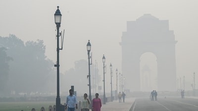 New Delhi: A view of Air Pollution after Diwali festival on Kartavya Path in New Delhi, India, on Tuesday morning October 21, 2025. (Photo by Arvind Yadav/ Hindustan Times) (Hindustan Times) New Delhi: A view of Air Pollution after Diwali festival on Kartavya Path in New Delhi, India, on Tuesday morning October 21, 2025. (Photo by Arvind Yadav/ Hindustan Times) (Hindustan Times)
