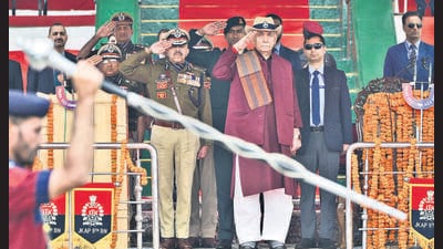 J&K lieutenant governor Manoj Sinha at an event to pay homage to the police bravehearts in Zewan, on the outskirts of Srinagar,on Tuesday. (Waseem Andrabi /HT)