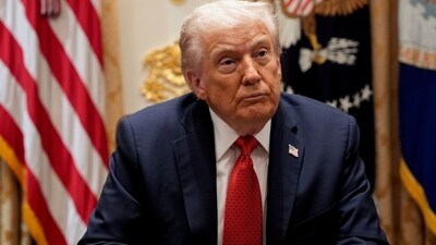 Trump's ballroom project: Demolition of White House's East Wing facade begins. (Bloomberg) Trump's ballroom project: Demolition of White House's East Wing facade begins. (Bloomberg)