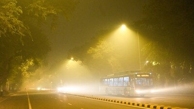 A bus wades through a dense layer of smog in the early hours of Tuesday after pollution levels rose in the national capital. A recent report by the Air Quality Life Index (AQLI) revealed Delhi residents are losing an average of 8.2 years of life expectancy due to high PM2.5 levels. (Arvind Yadav/Hindustan Times) A bus wades through a dense layer of smog in the early hours of Tuesday after pollution levels rose in the national capital. A recent report by the Air Quality Life Index (AQLI) revealed Delhi residents are losing an average of 8.2 years of life expectancy due to high PM2.5 levels. (Arvind Yadav/Hindustan Times)