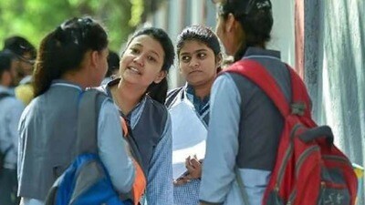 <p>ఇటీవలనే బంద్ కు పిలుపునిచ్చినప్పటికీ ప్రభుత్వం నుంచి హామీ రావటంతో కాలేజీలు వెనక్కి తగ్గాయి. అయితే బకాయిల చెల్లింపుల విషయంలో జాప్యం నెలకొందని… ఇదే విషయంపై ఈ నెల 22న ప్రభుత్వానికి నోటీసు అందజేస్తామని సంఘ ప్రతినిధులు తెలిపారు.</p> <p>ఇటీవలనే బంద్ కు పిలుపునిచ్చినప్పటికీ ప్రభుత్వం నుంచి హామీ రావటంతో కాలేజీలు వెనక్కి తగ్గాయి. అయితే బకాయిల చెల్లింపుల విషయంలో జాప్యం నెలకొందని… ఇదే విషయంపై ఈ నెల 22న ప్రభుత్వానికి నోటీసు అందజేస్తామని సంఘ ప్రతినిధులు తెలిపారు.</p>