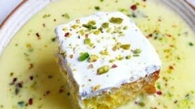 ভাইফোঁটায় ভাইদের জন্য বাড়িতেই বানান রসমালাই কেক