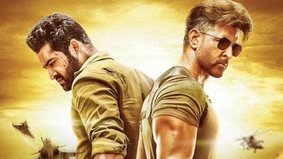 <p>ఓటీటీలో జూనియర్ ఎన్టీఆర్, హృతిక్ రోషన్ నటించిన వార్ 2 మూవీ దూసుకెళ్తోంది. ఈ సినిమా నెట్ఫ్లిక్స్ లో స్ట్రీమింగ్ అవుతుండగా.. గతవారం దీనికి ఏకంగా 5.3 మిలియన్ వ్యూస్ వచ్చాయి.</p> <p>ఓటీటీలో జూనియర్ ఎన్టీఆర్, హృతిక్ రోషన్ నటించిన వార్ 2 మూవీ దూసుకెళ్తోంది. ఈ సినిమా నెట్ఫ్లిక్స్ లో స్ట్రీమింగ్ అవుతుండగా.. గతవారం దీనికి ఏకంగా 5.3 మిలియన్ వ్యూస్ వచ్చాయి.</p>