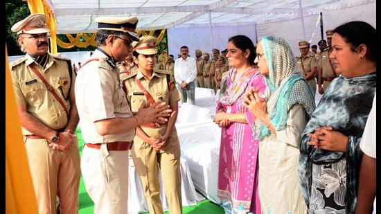 DGP Sagar Preet Hooda pays tributes to the police personnel who lost their lives in the line of duty (HT Photo)