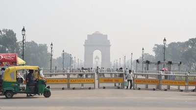 A view of Kartavya Path, covered in smog as the Air Quality Index (AQI) deteriorates, in New Delhi. (ANI/Sumit Pal)