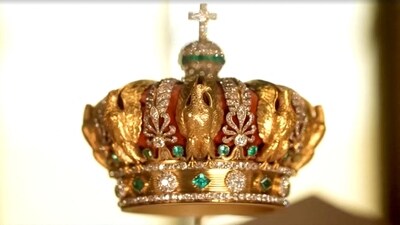 The crown worn by French Empress Eugenie, which was targeted by thieves during but was dropped during their escape and was later found discarded outside the museum. (reuters)