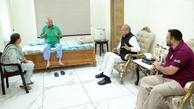 Former Rajasthan CM Ashok Gehlot with RJD chief Lalu Prasad, RJD leader Tejashwi Yadav and former Bihar CM Rabri Devi during a meeting in Patna on Wednesday. (Santosh Kumar/HT) Former Rajasthan CM Ashok Gehlot with RJD chief Lalu Prasad, RJD leader Tejashwi Yadav and former Bihar CM Rabri Devi during a meeting in Patna on Wednesday. (Santosh Kumar/HT)