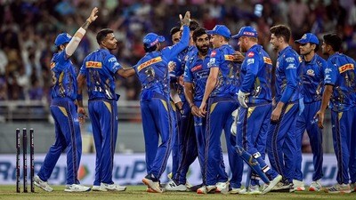 <p>ఈ నెలలో బ్రాండ్ విలువ పరంగా ముంబై ఇండియన్స్ రెండో ధనిక జట్టుగా నిలిచింది, దీని బ్రాండ్ విలువ 242 మిలియన్ డాలర్లు అంటే సుమారు రూ .2121 కోట్లు. ముంబై ఇండియన్స్ ఏడాది వృద్ధి 18.6 శాతం ఉంది. </p> (AFP)