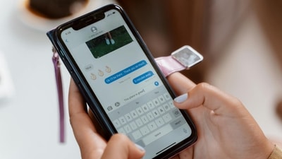 WhatsApp will now alert you before sharing your screen with unknown contacts. (Pexels) WhatsApp will now alert you before sharing your screen with unknown contacts. (Pexels)