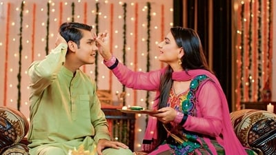 On Bhai Dooj, the ritual is centred around brothers giving their sister a gift, expressing gratitude. (Photo credit: Shutterstock) On Bhai Dooj, the ritual is centred around brothers giving their sister a gift, expressing gratitude. (Photo credit: Shutterstock)