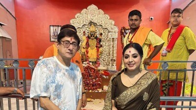 এদিন শ্রীময়ী চট্টরাজকে যখন জিজ্ঞাসা করা হয় তিনি মায়ের কাছে কি চাইলেন তখন তিনি বলেন, আমি শুধু চাই মা ভালো থাকুক। মা ভালো থাকলেই সবাই ভালো থাকবে। বাড়ির যেমন বড়রা ভালো থাকাটা জরুরী তেমন মায়ের ভালো থাকাটাও জরুরি। এদিন শ্রীময়ী চট্টরাজকে যখন জিজ্ঞাসা করা হয় তিনি মায়ের কাছে কি চাইলেন তখন তিনি বলেন, আমি শুধু চাই মা ভালো থাকুক। মা ভালো থাকলেই সবাই ভালো থাকবে। বাড়ির যেমন বড়রা ভালো থাকাটা জরুরী তেমন মায়ের ভালো থাকাটাও জরুরি।