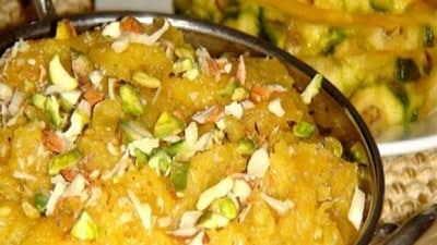 ভাইফোঁটায় পরিবেশন করুন আনারসের হালুয়া