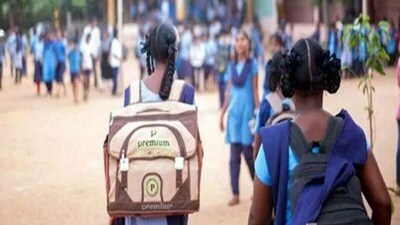 <p>ఈ రెండు మూడు రోజుల్లో టీచర్ల కోసం టెట్ నోటిఫికేషన్ విడుదల చేసే అవకాశం ఉందని తెలుస్తోంది.ఇందుకోసం ఏపీ విద్యాశాఖ కసరత్తు చేస్తోంది. ఏ క్షణమైనా నోటిఫికేషన్ రావొచ్చు.</p><p> </p> 