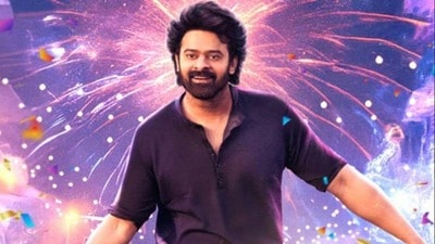 <p>ప్రభాస్ రాబోయే హారర్ కామెడీ మూవీ 'ది రాజా సాబ్' కోసం అభిమానులు చాలా ఉత్సాహంగా ఎదురు చూస్తున్నారు. ఈ సినిమా వచ్చే ఏడాది జనవరి 9 న విడుదల కానుంది. ఈ సినిమా కూడా భారీ కలెక్షన్లు వస్తుందని భావిస్తున్నారు.</p> 