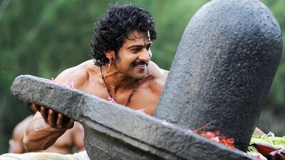 <p>ప్రభాస్ నటించిన మరో మూవీ 'బాహుబలి: ది బిగినింగ్'. ఈ సినిమా ప్రపంచవ్యాప్తంగా రూ.650 కోట్లు వసూలు చేసింది. ఇప్పుడు ఈ సినిమా ఓటీటీ ప్లాట్ ఫామ్ జియోహాట్ స్టార్ లో ఉంది.</p> 