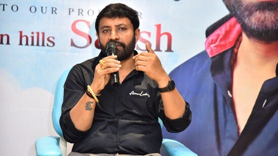 దర్శకుడిగా మారుతున్న నిర్మాత సెవెన్ హిల్స్ సతీష్.. వీవీ వినాయక్ సలహాతో.. ప్రభాస్ పుట్టినరోజే తనది కావడం సంతోషంగా ఉందంటూ!