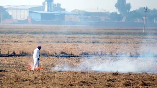 The extended Diwali celebrations and rising number of farm fires led to a decline in air quality in Punjab on Wednesday. (HT file)