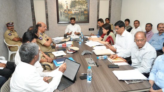 సీఎం రేవంత్ రెడ్డి సమీక్ష