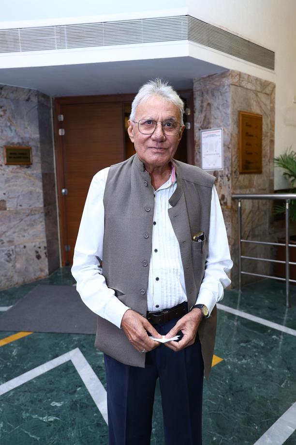 Artist Naresh Kapuria. Artist Naresh Kapuria.