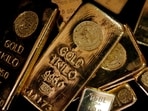 Gold prices tumble sharply on Wednesday; experts divided over future of the precious metal(REUTERS)