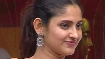 <p>ఊర్వశివో రాక్షసివో సీరియల్‌ తర్వాత సావిత్రమ్మ గారి అబ్బాయి అనే మరో సీరియల్ చేసింది ఆయేషా జీనత్. వీటి తర్వాత తెలుగులోనే కిర్రాక్ బాయ్స్ ఖిలాడీ గర్ల్స్ టీవీ షోలో పాల్గొంది. ఈ షోలో కూడా తన గ్లామర్‌, మాటలతో అందరి హృదయాలను కొల్లగొట్టింది ఈ బ్యూటిఫుల్ ఆయేషా.</p><p> </p> (Instagram/Ayesha Zeenath)