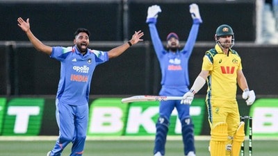 <p>బుమ్రా లేని నేపథ్యంలో పేస్ బౌలింగ్ భారాన్ని మోయాల్సిన మహ్మద్ సిరాజ్ తీవ్రంగా నిరాశ పరిచాడు. రెండు మ్యాచ్ లలో కలిపి ఒకే ఒక్క వికెట్ తీశాడు. తొలి వన్డేలో 4 ఓవర్లలో 21, రెండో వన్డేలో 10 ఓవర్లలో 49 రన్స్ ఇచ్చాడు.</p> (AFP) <p>బుమ్రా లేని నేపథ్యంలో పేస్ బౌలింగ్ భారాన్ని మోయాల్సిన మహ్మద్ సిరాజ్ తీవ్రంగా నిరాశ పరిచాడు. రెండు మ్యాచ్ లలో కలిపి ఒకే ఒక్క వికెట్ తీశాడు. తొలి వన్డేలో 4 ఓవర్లలో 21, రెండో వన్డేలో 10 ఓవర్లలో 49 రన్స్ ఇచ్చాడు.</p> (AFP)