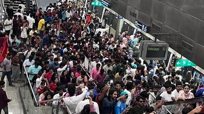 Major hubs in Bengaluru like Majestic and Kengeri saw long queues, and trains were filled to capacity. (X/BengaluruMetroUpdates) Major hubs in Bengaluru like Majestic and Kengeri saw long queues, and trains were filled to capacity. (X/BengaluruMetroUpdates)