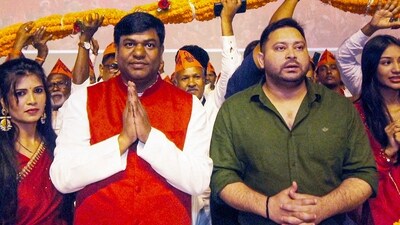 Mukesh Sahani, VIP chief and Mahagathbandhan’s deputy CM nominee, with RJD leader and alliance’s CM face Tejashwi Yadav, in the 2025 Bihar Assembly elections. (PTI) Mukesh Sahani, VIP chief and Mahagathbandhan’s deputy CM nominee, with RJD leader and alliance’s CM face Tejashwi Yadav, in the 2025 Bihar Assembly elections. (PTI)