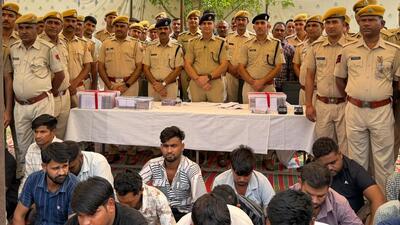 The Jhalawar police with members of the cyber fraud gang. (HT Photo) The Jhalawar police with members of the cyber fraud gang. (HT Photo)