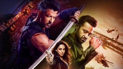War 2 stars Hrithik Roshan, Jr NTR. and Kiara Advani.