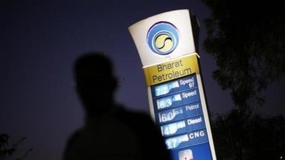 HPCL, BPCL, IOC: ఆయిల్ స్టాక్స్‌పై ఎందుకంత ఒత్తిడి? చమురు ధరలు ఎందుకు పెరిగాయి? (Photo: Reuters)