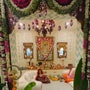 <p><strong>నేను నా కళ్లు తిప్పుకోలేకపోతున్నాను</strong> - కంగనా ఆలయం భారతీయ ఆచారాలతో నిండి ఉంది. సోషల్ మీడియాలో ఈ కంగనా ఆలయాన్ని ప్రజలు బహిరంగంగా ప్రశంసిస్తున్నారు. వందేళ్ల కాలం నాటి పురాతనమైన ఈ ఇంటి సౌందర్యాన్ని చూస్తుంటే కళ్లు తిప్పుకోలేకపోతున్నామంటూ నెటిజన్స్ అంటున్నారు. </p>