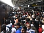 Passengers struggle to board the Bagh Express at Gorakhpur Railway Station on Friday afternoon (HT Photo)