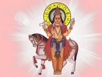 <p>శుక్రుడు ప్రేమ, అందం, కళ, శ్రేయస్సు, సంపద, వివాహం, శాంతిని సూచించే అత్యంత శుభ గ్రహాలలో ఒకటి. అందువలన శుక్రుని సంచారం జీవితంలో అన్ని రకాల సౌకర్యాన్ని, విలాసాన్ని ఇస్తుంది. శుక్రుడు నవంబర్ 2025లో మూడు రాశులకు సంచరిస్తాడు, ఇది మన జీవితాలపై గణనీయమైన ప్రభావాలను చూపుతుంది. శుక్రుడు నవంబర్ 7న రాత్రి 9:13 గంటలకు స్వాతి నక్షత్రానికి సంచరిస్తాడు. ఈ సంచారము ప్రేమ సంబంధాలకు చాలా శుభప్రదంగా ఉంటుంది. నవంబర్ 18న మధ్యాహ్నం 12:24 గంటలకు స్వాతి నక్షత్రం నుండి విశాఖ నక్షత్రానికి సంచరిస్తాడు. ఈ సమయంలో కొత్త ప్రాజెక్టులు విజయవంతమవుతాయి, కెరీర్ అవకాశాలు పెరుగుతాయి. నవంబర్ 29న తెల్లవారుజామున 3:06 గంటలకు శుక్రుడు విశాఖ నక్షత్రం నుండి అనురాధ నక్షత్రానికి సంచారం చేస్తాడు. కొన్ని రాశులవారికి ఈ సంచారం కలిసి వస్తుంది.</p>