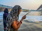 The chief minister said the Delhi government has made elaborate arrangements to ensure cleanliness, safety and essential facilities at over 1,300 Chhath ghats across the Capital. (Sunil Ghosh/HT Photo)