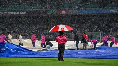 <p>భారత్, న్యూజిలాండ్ మధ్య జరిగిన ఐసీసీ మహిళల క్రికెట్ ప్రపంచకప్ 2025 మ్యాచ్కు వర్షం అంతరాయం కలిగించింది. 49 ఓవర్లు ఆడిన ఇండియా 340/3 స్కోరు చేసింది. డీఎల్ఎస్ ప్రకారం కివీస్ టార్గెట్ ను 44 ఓవర్లలో 325గా డిసైడ్ చేశారు. </p> (Raju Shinde) <p>భారత్, న్యూజిలాండ్ మధ్య జరిగిన ఐసీసీ మహిళల క్రికెట్ ప్రపంచకప్ 2025 మ్యాచ్కు వర్షం అంతరాయం కలిగించింది. 49 ఓవర్లు ఆడిన ఇండియా 340/3 స్కోరు చేసింది. డీఎల్ఎస్ ప్రకారం కివీస్ టార్గెట్ ను 44 ఓవర్లలో 325గా డిసైడ్ చేశారు. </p> (Raju Shinde)