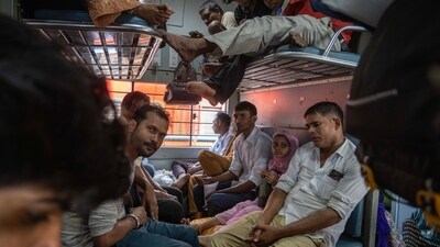People from Bihar board trains to head to their hometowns for the Chhath Puja festival on Thursday.. (Satish Bate/ HT Photo) People from Bihar board trains to head to their hometowns for the Chhath Puja festival on Thursday.. (Satish Bate/ HT Photo)