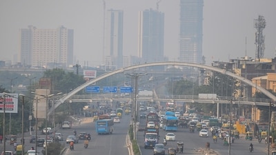 New Delhi, India - Oct. 23, 2025: : A dense layer of smog engulfs Anand Vihar Road, worsening air quality in New Delhi, India, on Thursday, October 23, 2025. (Photo by RAJ K RAJ / Hindustan Times) (RAJ K RAJ /HT PHOTO) New Delhi, India - Oct. 23, 2025: : A dense layer of smog engulfs Anand Vihar Road, worsening air quality in New Delhi, India, on Thursday, October 23, 2025. (Photo by RAJ K RAJ / Hindustan Times) (RAJ K RAJ /HT PHOTO)