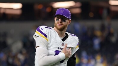 Carson Wentz #11 of the Minnesota Vikings walks off the field as he holds his arm after being defeated by the Los Angeles Chargers (Getty Images via AFP) Carson Wentz #11 of the Minnesota Vikings walks off the field as he holds his arm after being defeated by the Los Angeles Chargers (Getty Images via AFP)
