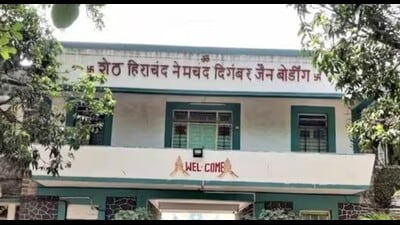 Earlier, the Mumbai charity commissioner had ordered a status quo on all activities related to the proposed sale of the historic building. (HT)