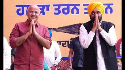 Mann was joined by AAP Punjab in-charge Manish Sisodia, state party president Aman Arora and candidate Harmeet Singh Sandhu (HT Photo) Mann was joined by AAP Punjab in-charge Manish Sisodia, state party president Aman Arora and candidate Harmeet Singh Sandhu (HT Photo)