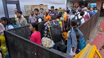 Passengers struggling to board a Bihar-bound train amid the heavy rush for the Chhath Puja festival, at New Delhi Railway Station (RAJ K RAJ /HT PHOTO) Passengers struggling to board a Bihar-bound train amid the heavy rush for the Chhath Puja festival, at New Delhi Railway Station (RAJ K RAJ /HT PHOTO)